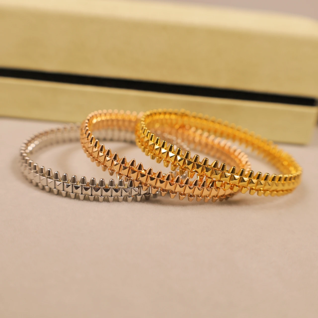 

Classic Hot Selling 925 Sterling Silver Bullet Rivet New Bracelet Women Elegant Gift Fashion Brand Party Luxury Jewelry