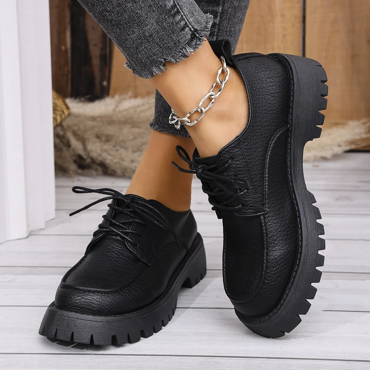 Large Size Thick-soled Loafers Women 2025 Spring New Style Chunky Heel Retro Lace-up Professional Leather Shoes