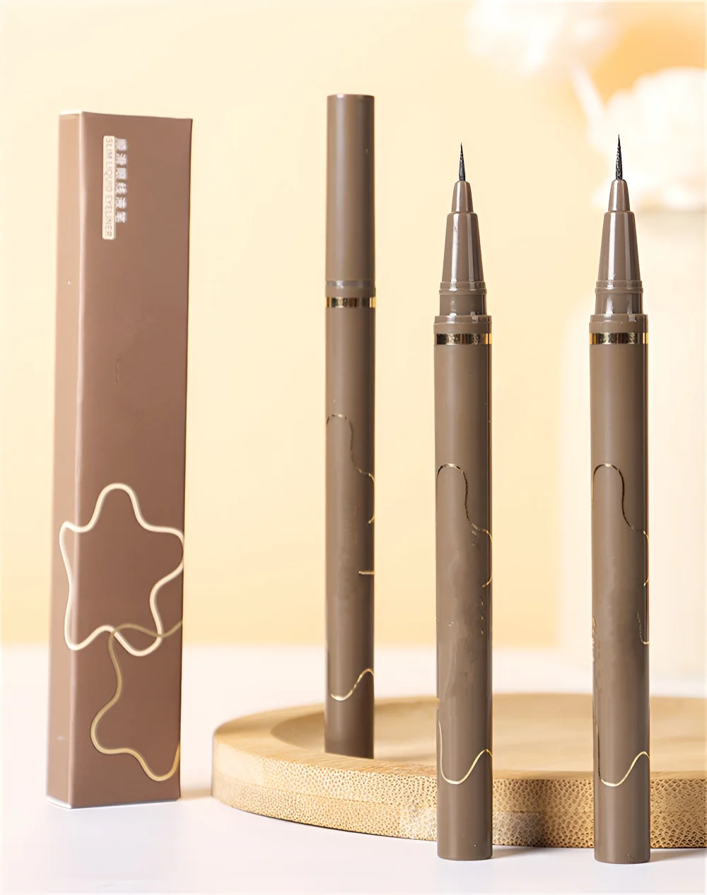 Eyeliner liquido waterproof con punta ultra fine lunga durata_voghion.com