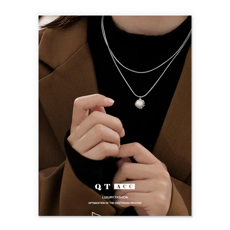 

Brass Platinum Plated/Natural Pearl Simple Snake Bone Chain Pleated Pendant Cold Wind Sweater Necklace Female