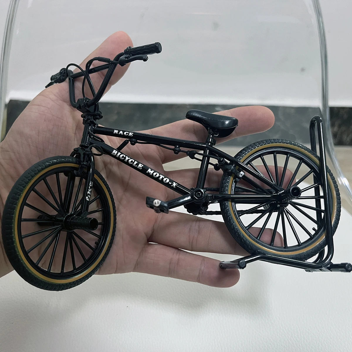 Bike Toys Finger Bike Toys 1:8 Model Alloy Bicycle Diecast Decoration Mountain Finger Mini Black Metal Bike Simulation Collection Gifts Toys for boys