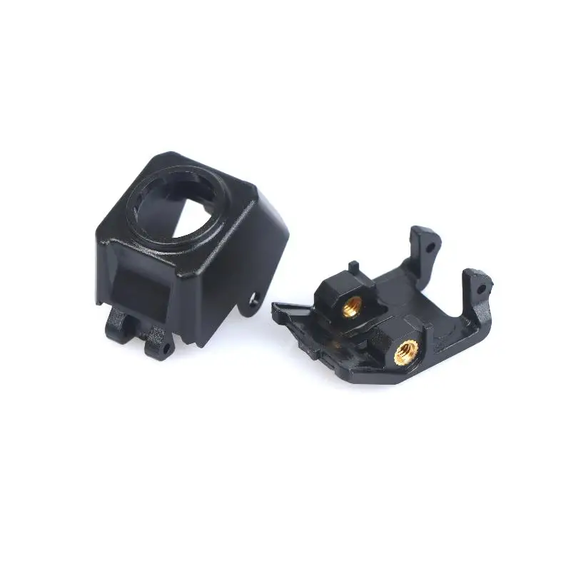 Support de montage pour drone fixé sous un drone, illustrant sa compatibilité avec les modèles standards.