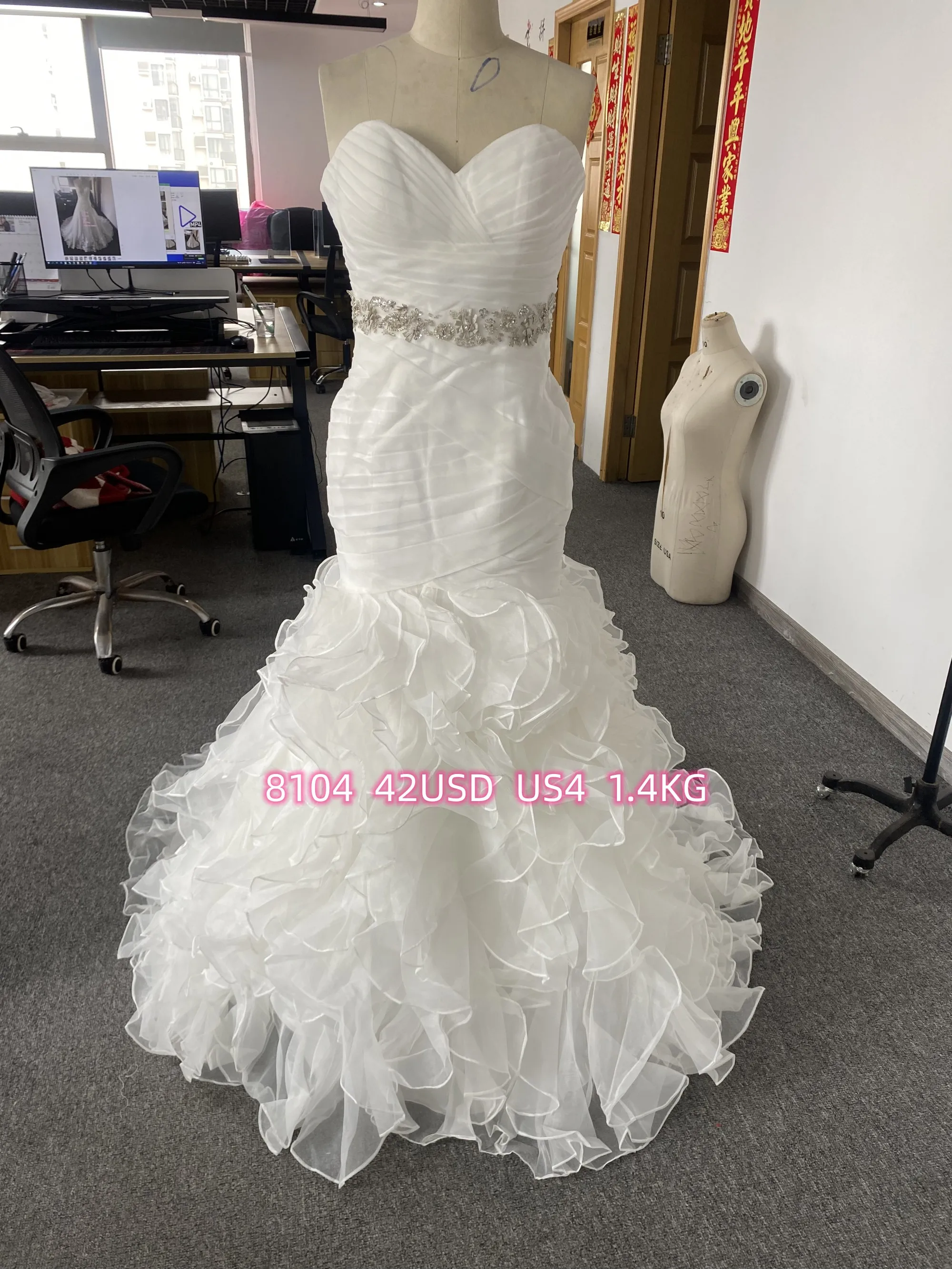 Ivory Elegant Wedding Dress Sleeveless Boat Neck Sweap Train Lace A-Line Bridal  Gowns US Customized at Amazon Women's Clothing store