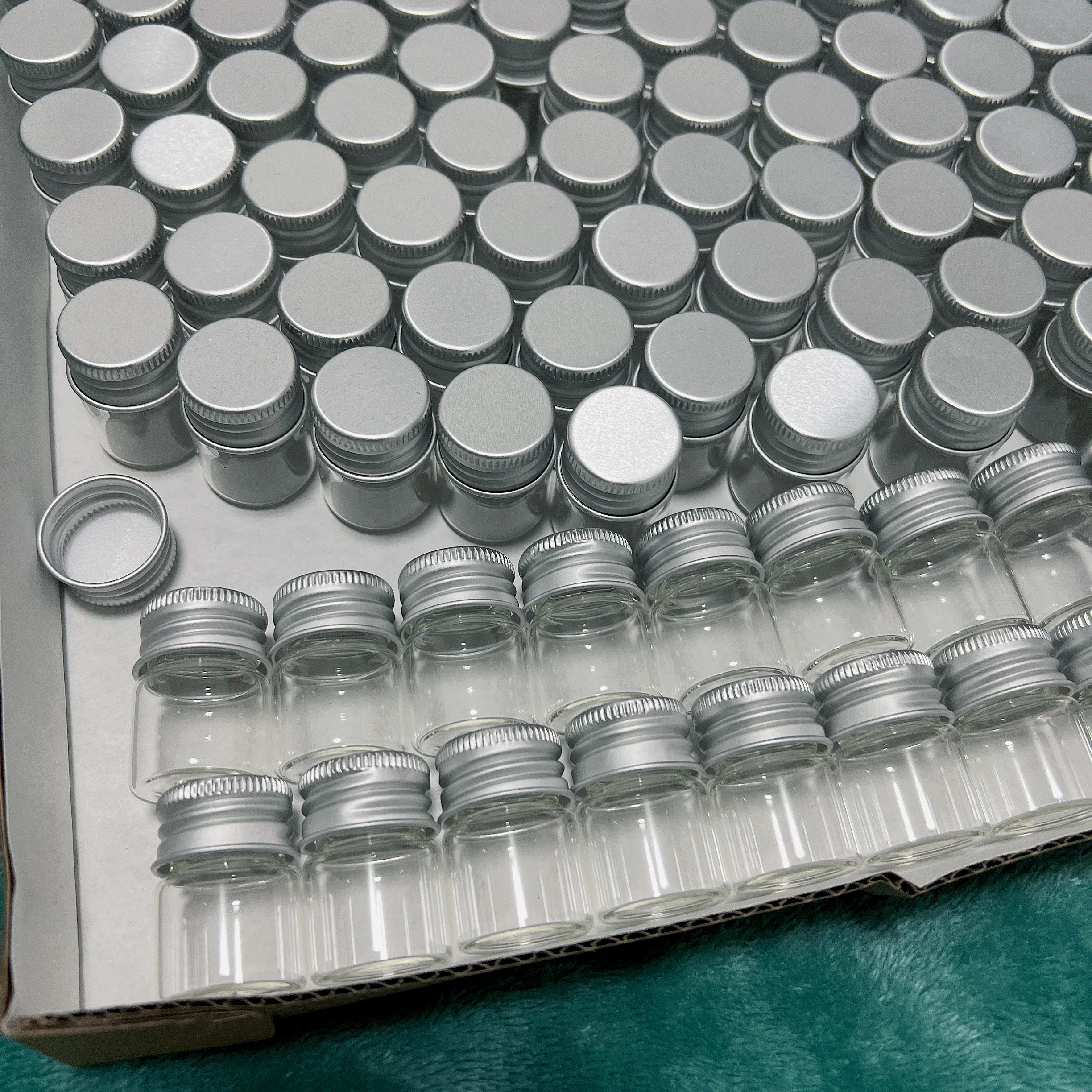 50pcs 100pcs 22*30mm 5ml Mini Glass Jars 13*22*30mm 5ml Small Glass Bottles with Aluminium Lids glass storage jar glass storage container