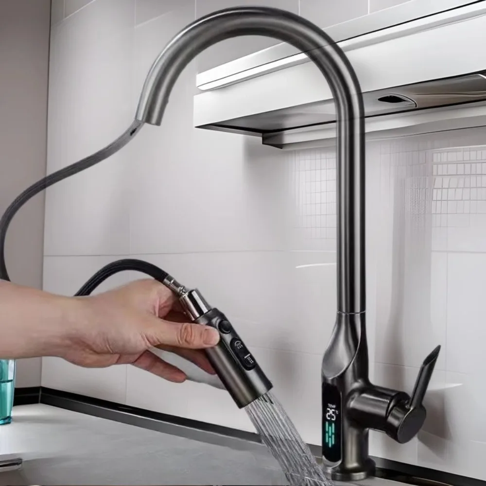 ก๊อกน้ําอ่างล้างหน้าในครัวเรือนจอแสดงผลดิจิตอลดึงห้องครัวมัลติฟังก์ชั่ยืดไสลด์ภายนอกก๊อกน้ําร้อนและเย็น 1