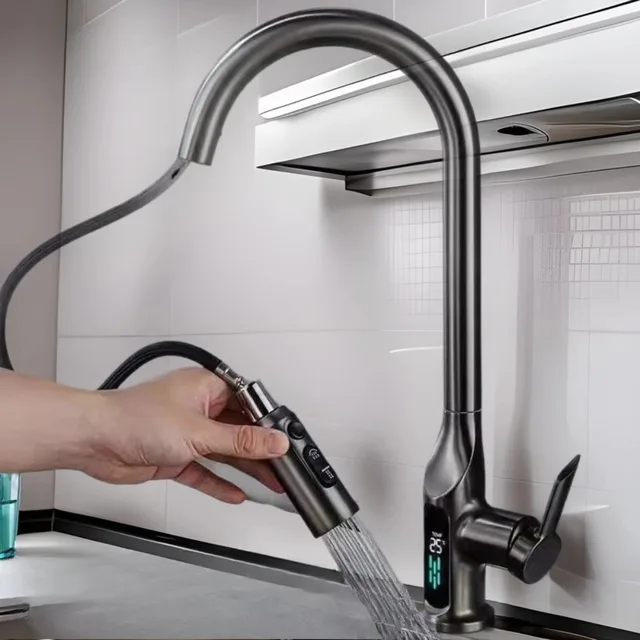 ก๊อกน้ําอ่างล้างหน้าในครัวเรือนจอแสดงผลดิจิตอลดึงห้องครัวมัลติฟังก์ชั่ยืดไสลด์ภายนอกก๊อกน้ําร้อนและเย็น 1