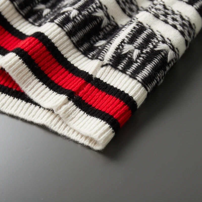 Autumn and winter new 100% pure wool men's round neck thick color matching stripes loose fashion knitted cashmere sweater.