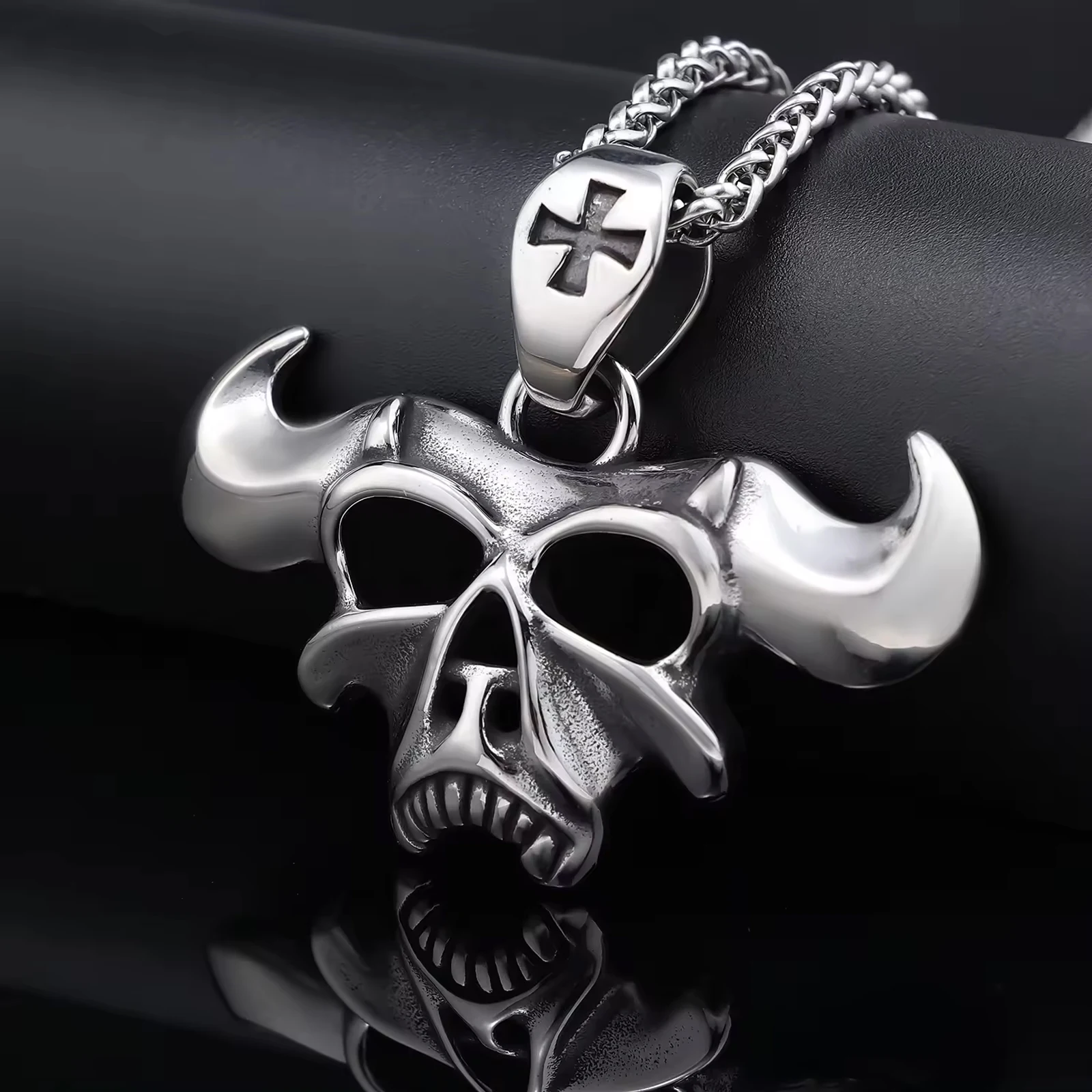 

FANDAO-Gothic Horned Demon Skull Pendant Retro Stainless Steel jewerely Cow Satan Ram Skull Necklace for Men Women