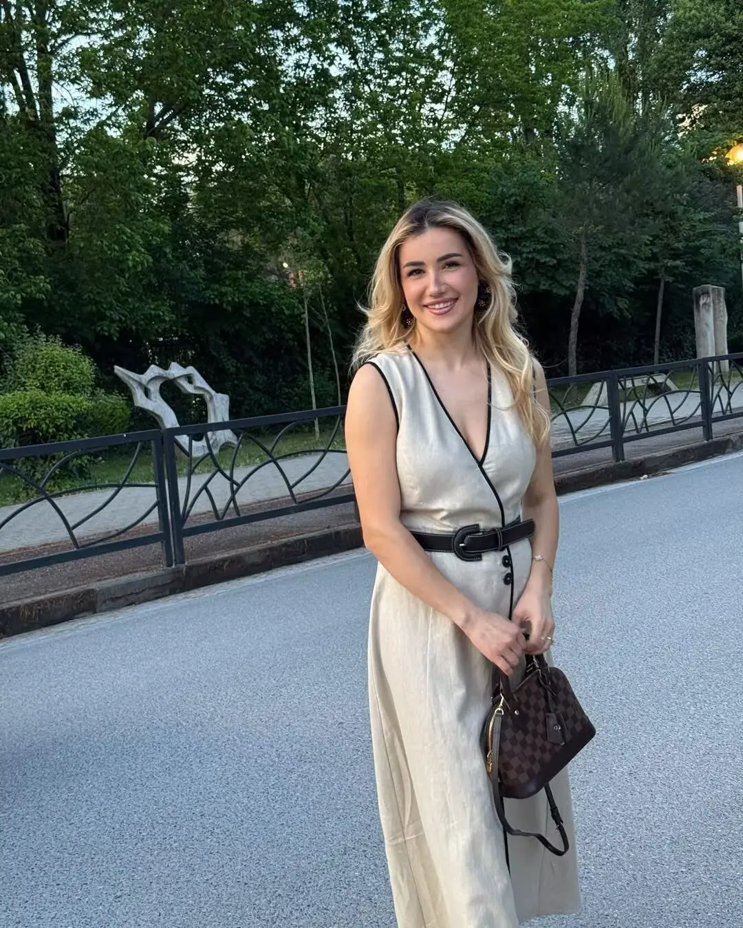 European and American style 2025 summer new style linen blended sleeveless dress with belt photo