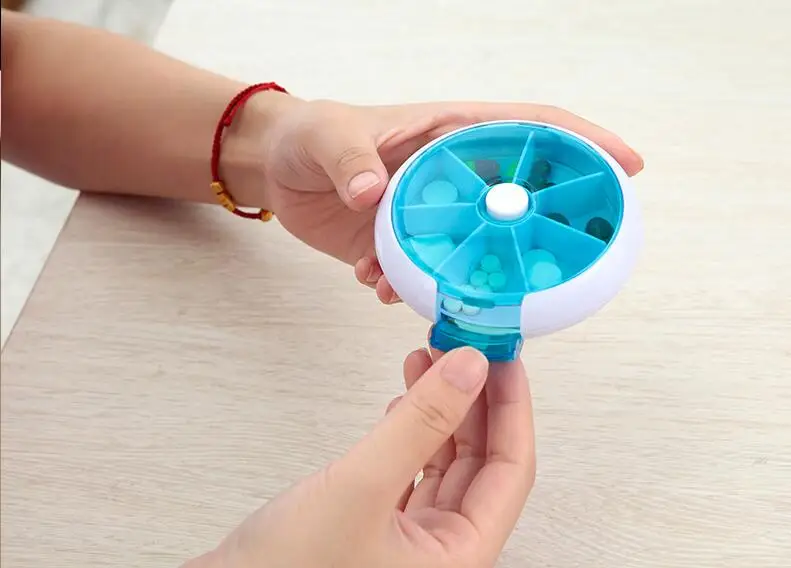 Creative multifunction round seven lattice rotation PCS portable 7, 7 days a week week plastic portable small boxes