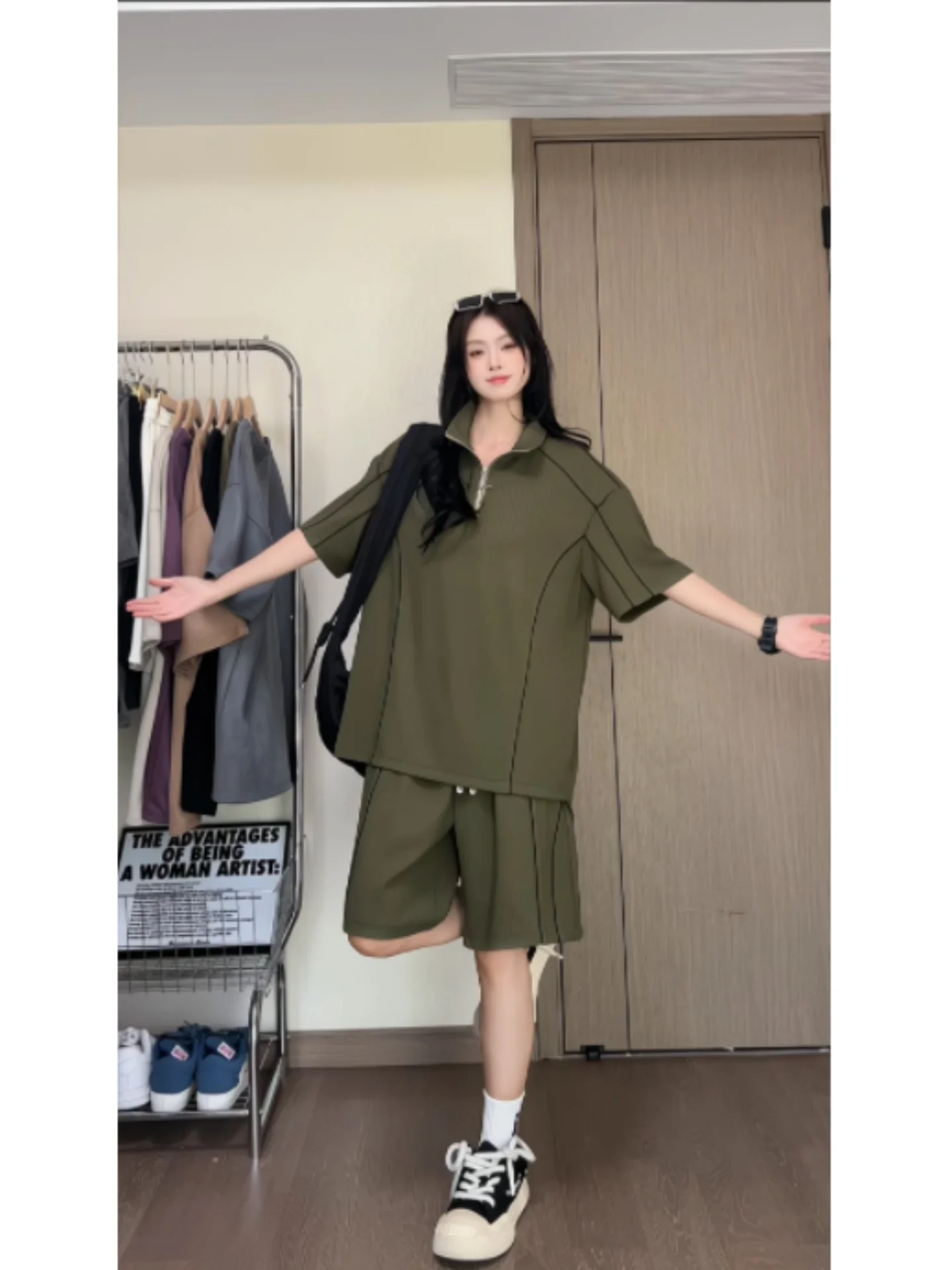 캐주얼 스포츠웨어 세트 남성 여름 스탠드 칼라 하프 집업 컬러 블록 스티칭 루즈핏 반팔 반바지 투피스 세트 레이지 스타일