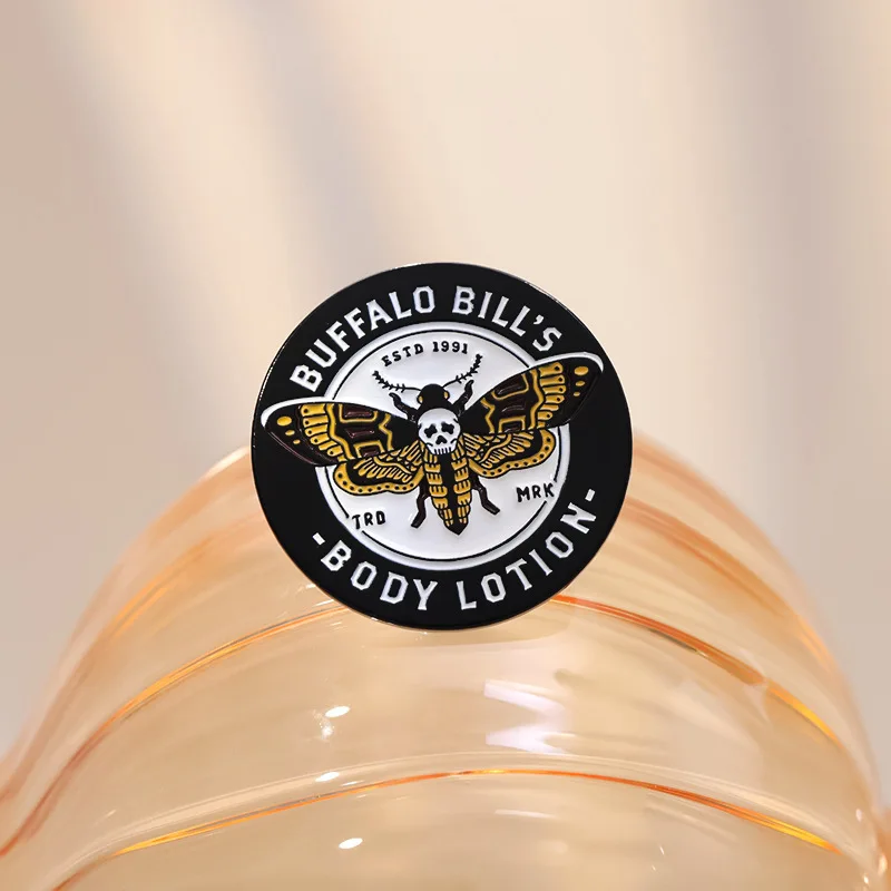 

1 шт. черная Геометрическая брошь в виде черепа в стиле панк английского алфавита булавки для насекомых для одежды металлический значок аксессуары