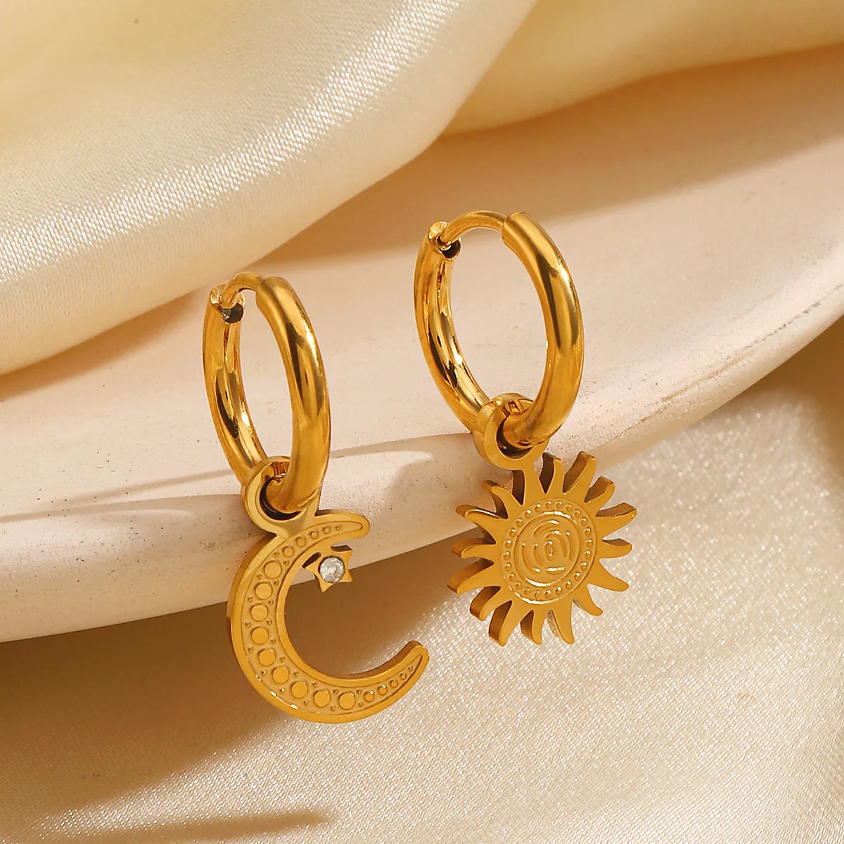 Trend Asymmetric Stainless Steel Gold Plated Star Moon Dangle Earrings Texture Statement Huggie Ear Hoop for Women Gift Jewelry