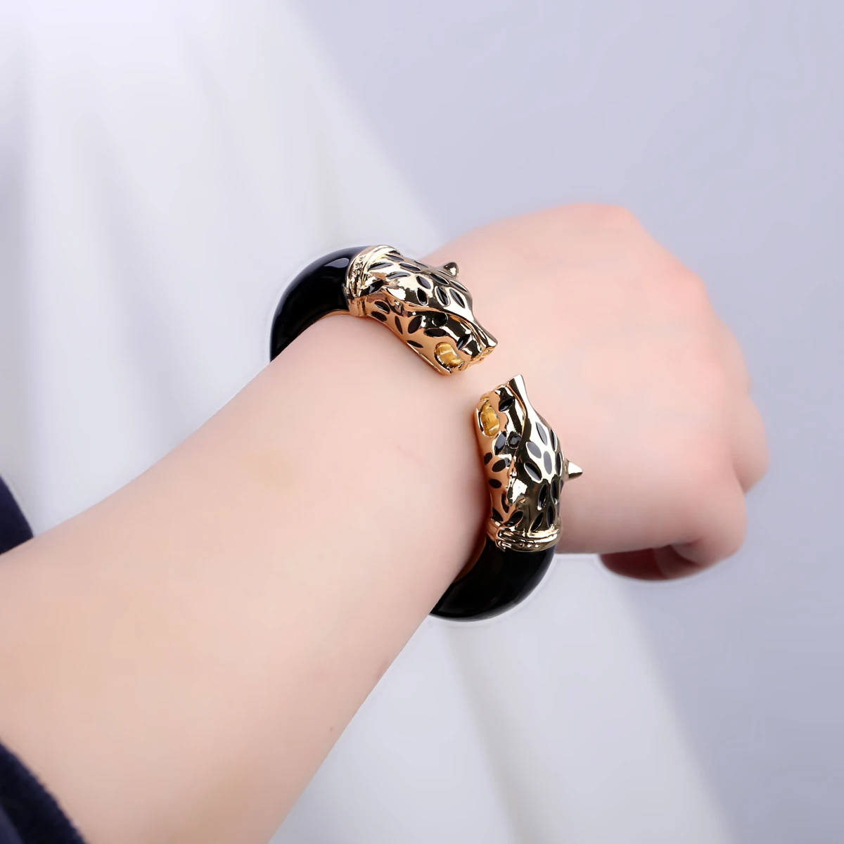 Luxury Enameled Colorful Wolf Bangle Cuff Bracelet Fashion Jewelry for Women Statement Bangles Bracelet Accessory Engagement 6