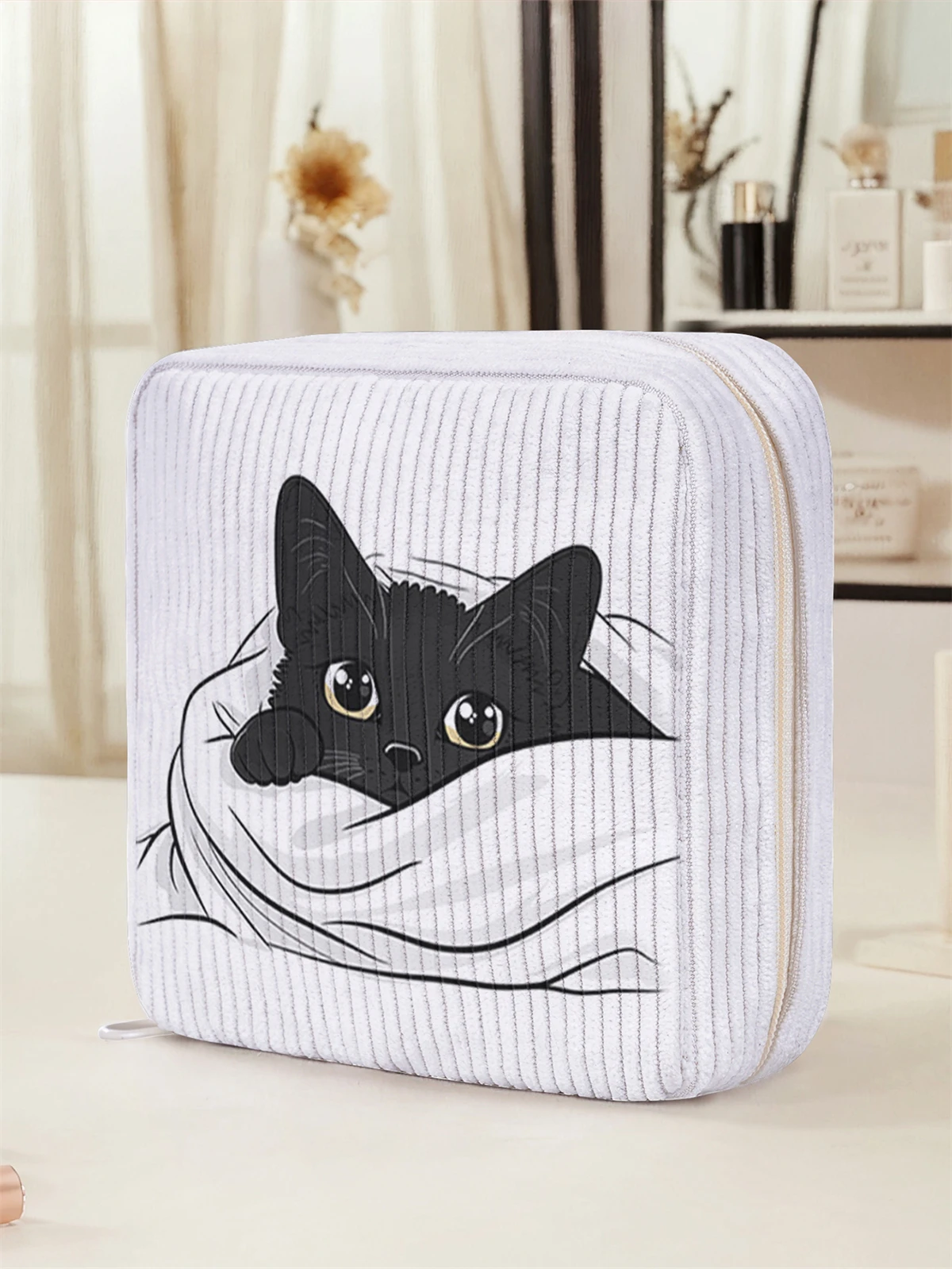 Cartoon cat pattern printed sanitary napkin storage bag, women's lightweight tissue bag, sanitary tissue bag