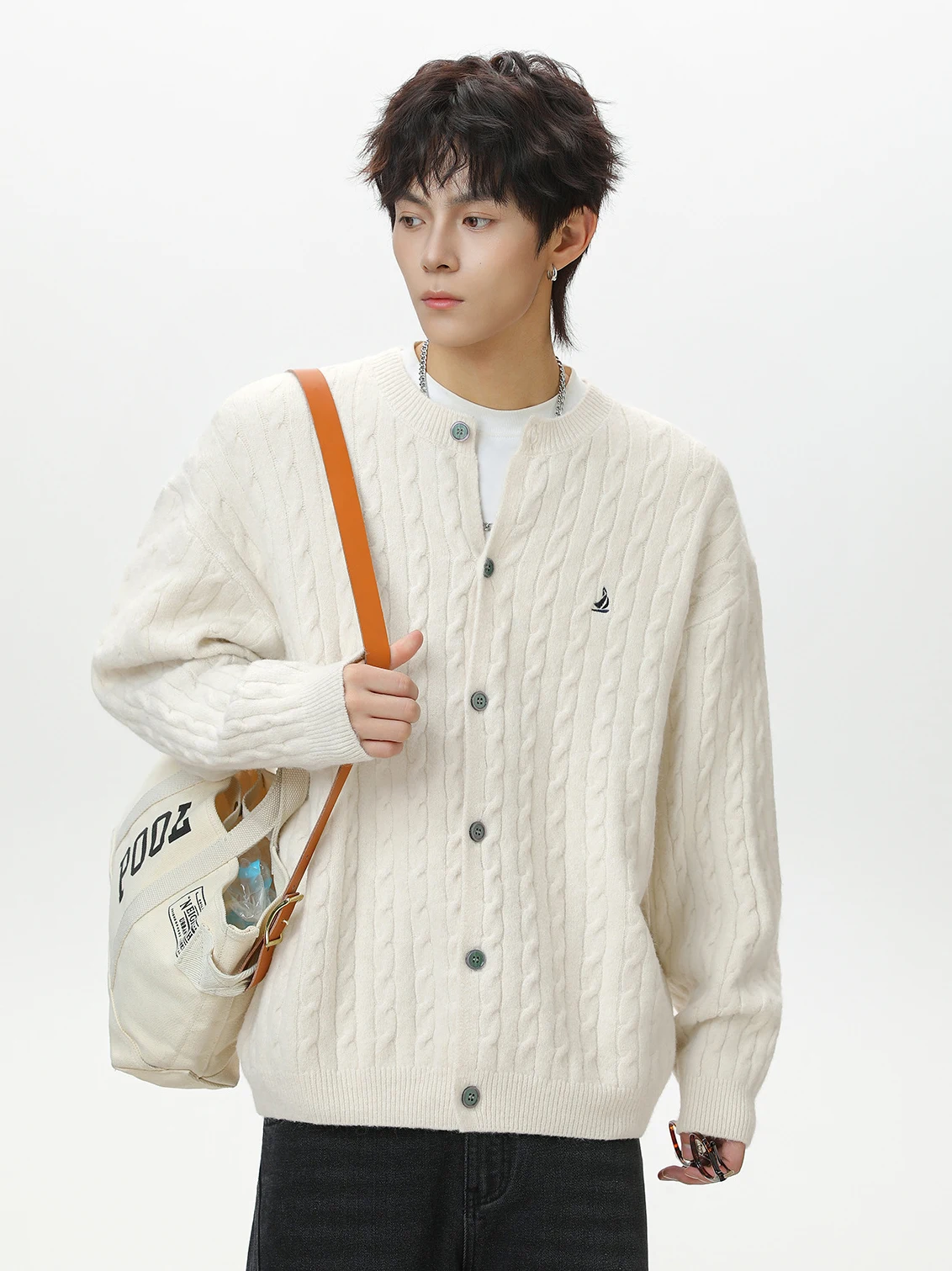 굿바옹 남성 니트 스웨터 라운드넥 오픈 가디건 부드러운 질감 트위스트 니트 캐주얼 스타일 가을 겨울 신상품