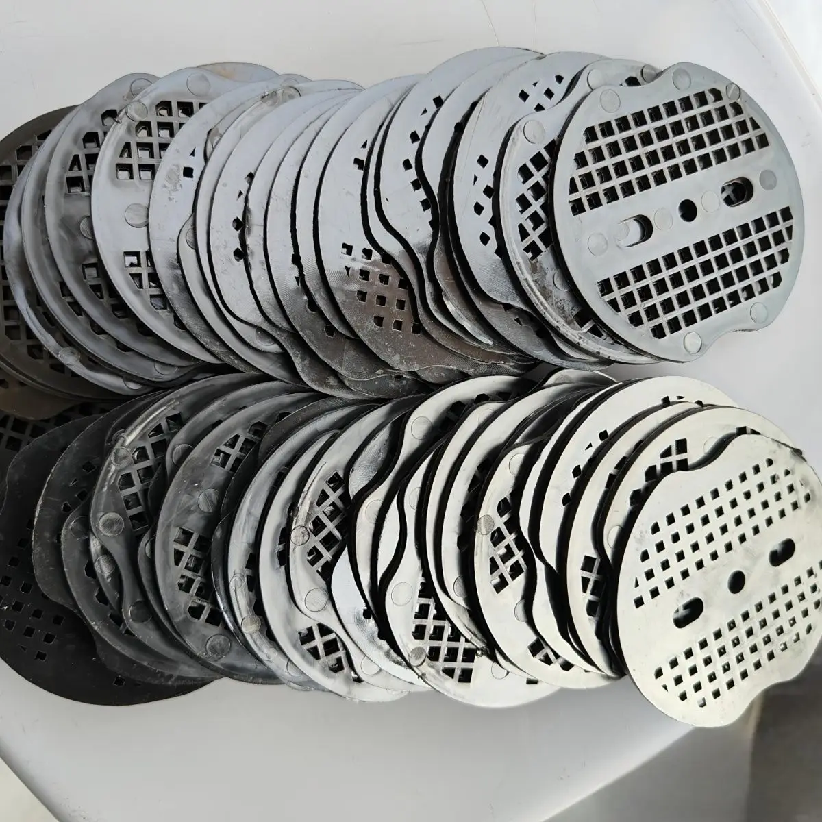 Description Picture 5 of item10/100pcs Garden Fixing Ground Cloth Pads Plastic Gaskets Lawn Film Pegs Buffer Washers Anchoring Landscaping Ground Covering