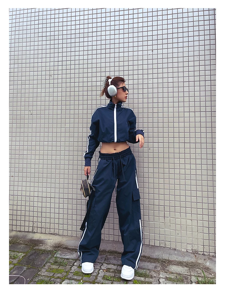 Women Striped Training Tracksuit Set With Double Zip Jacket And Drawstring Cuff Straight Leg Pockets Detail