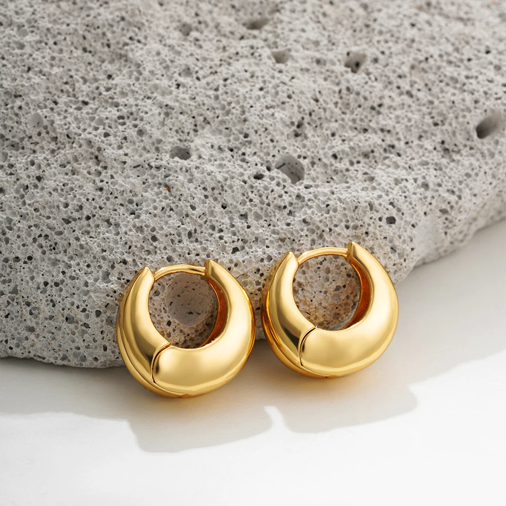 Punk Waterproof Chunky Small Round Hoop Earrings Unique Sleek 18K Gold Plated Chunky Huggie Ear Buckle Stainless Steel Bijoux