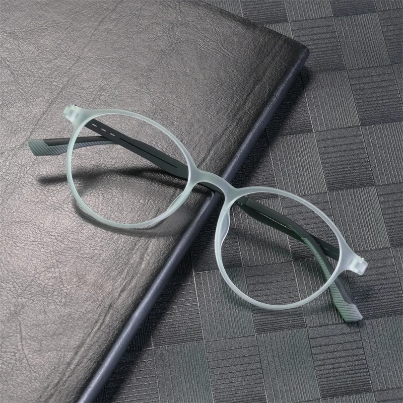 прозрачный