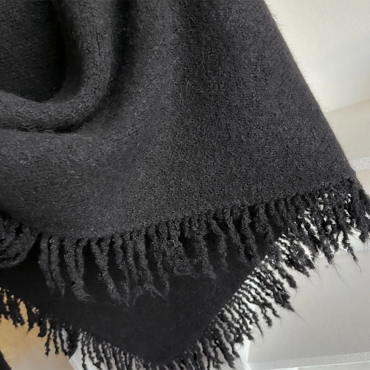 2025 Autumn and Winter New Women's Neck Wrap Wool Blended Tassel Triangular Shawl Female Thickened With Knitted Warm Shoulder