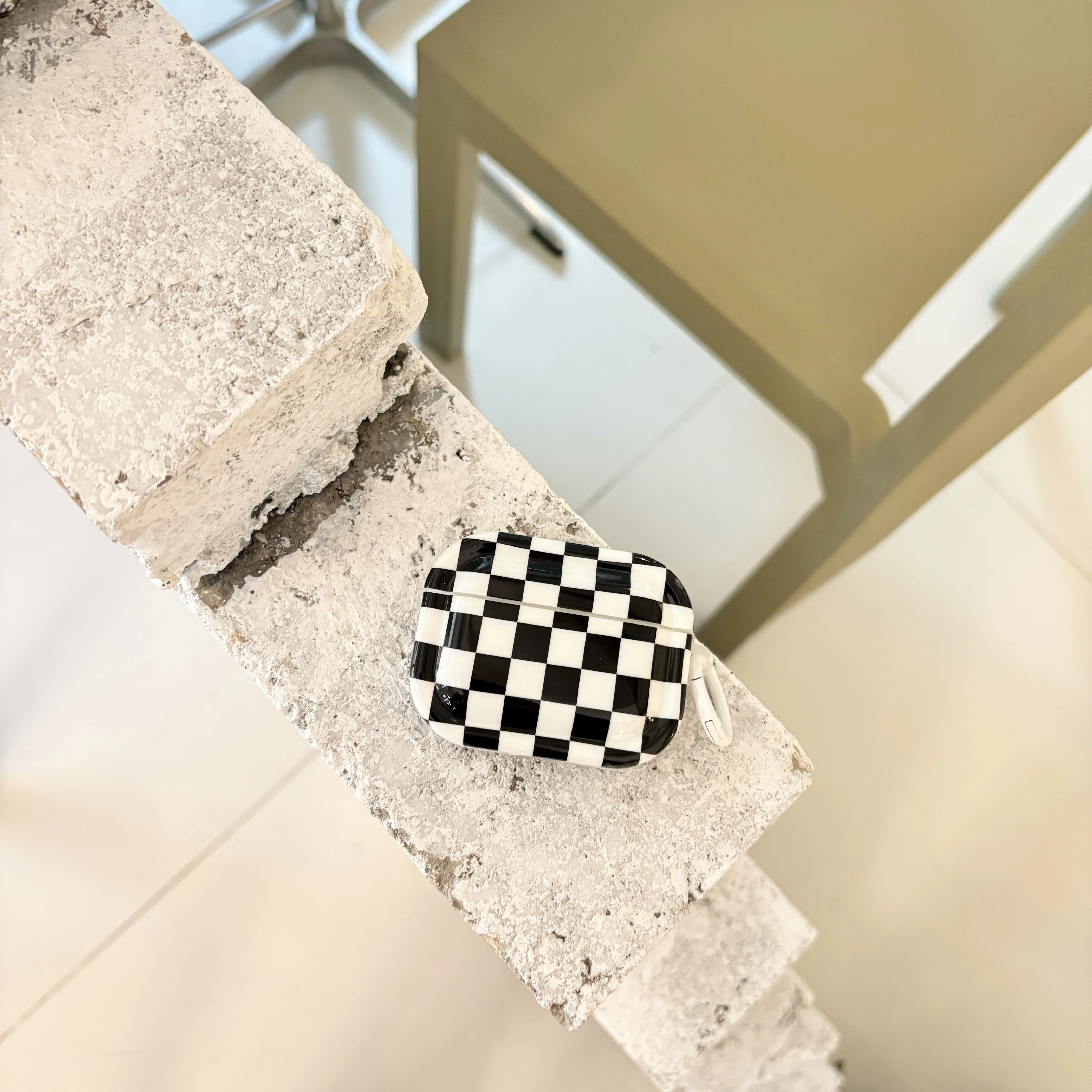 Elegant Black & White Checkerboard Plaid Protective Earphone Case