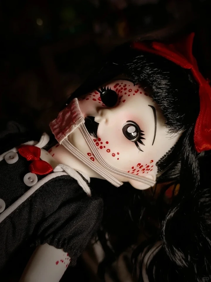 Mezco Ant 10 Living Dead Doll Series Resurrected Maggot Limited