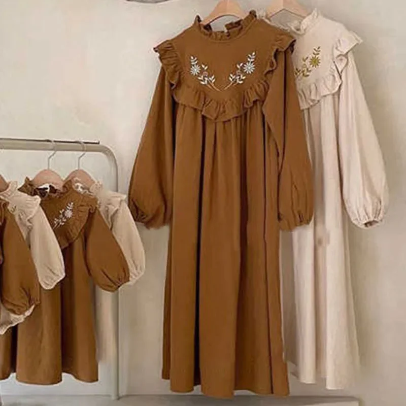 7342 Ins neonate abiti madre e figlia abiti a maniche lunghe ricamo abito floreale vestiti per bambini abbinamento familiare - immagine 3