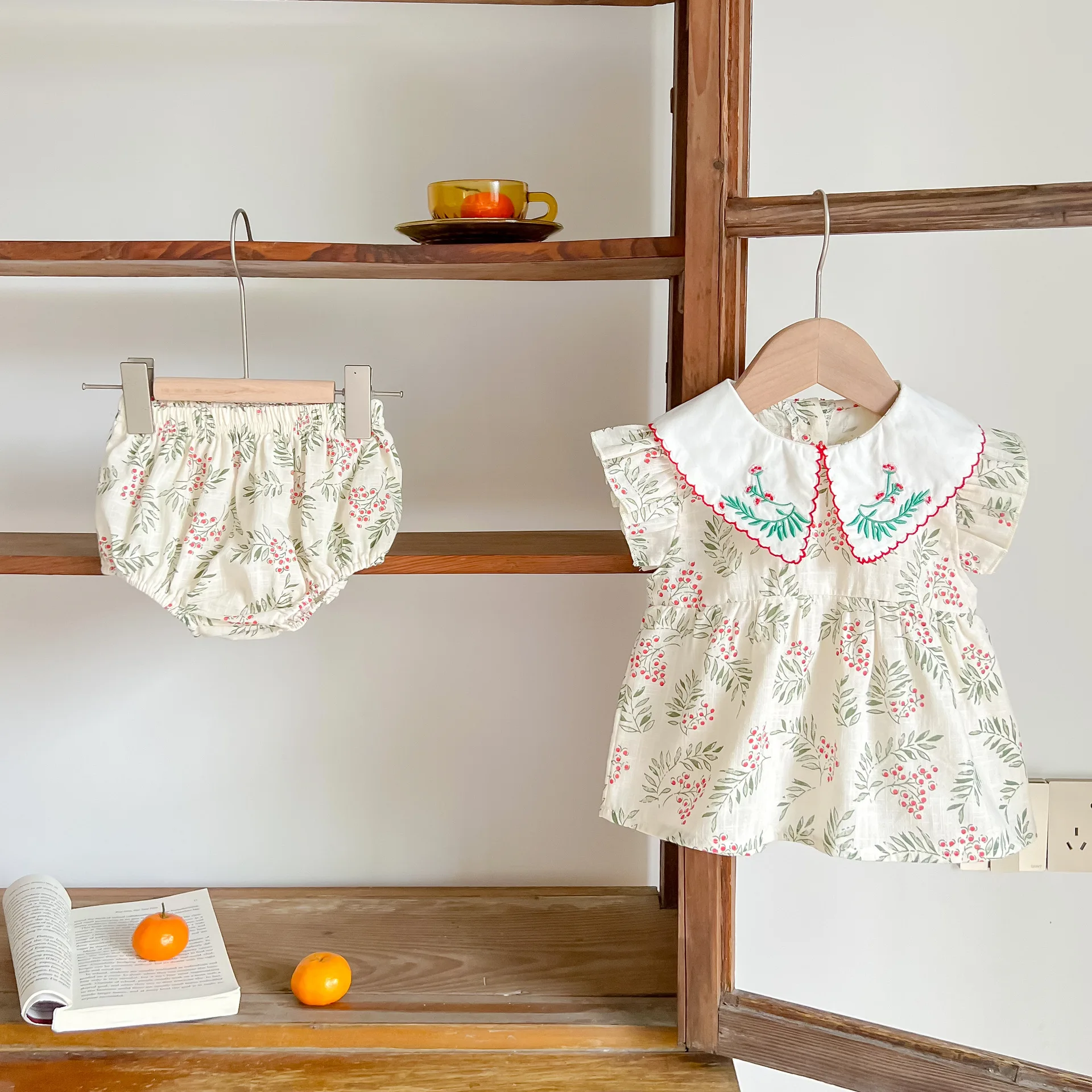 Yg 2022 Summer New Baby Girl's Floral Shirt Set Baby Embroidered Lapel Fly Sleeve Top + Bread Shorts Two-piece Girls' Set baby clothes in sets	