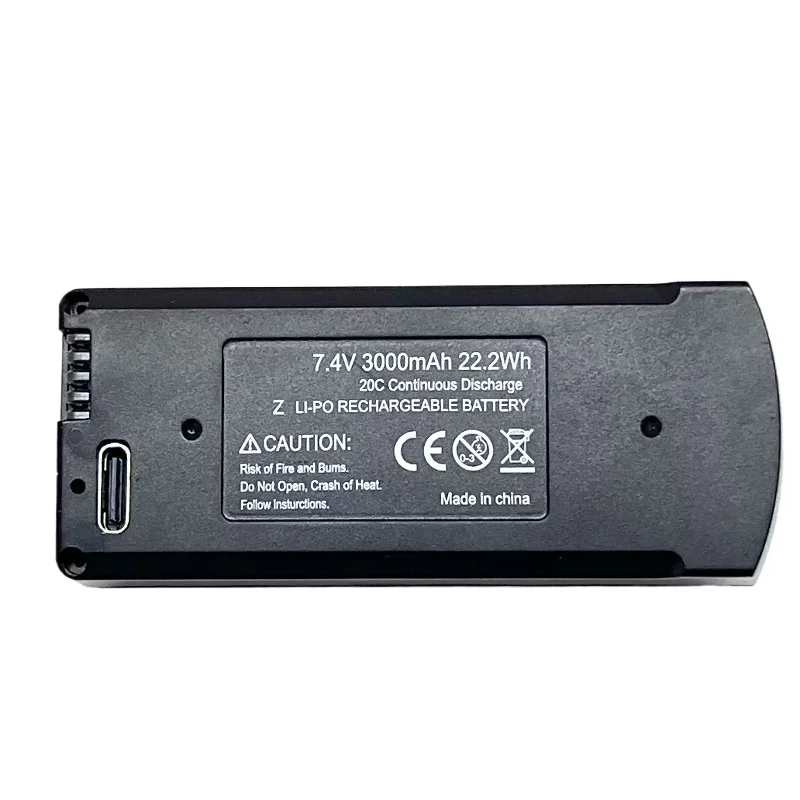 Connecteurs et câbles d'une batterie 7.4V 3000mAh pour vélo électrique, gros plan sur les bornes.