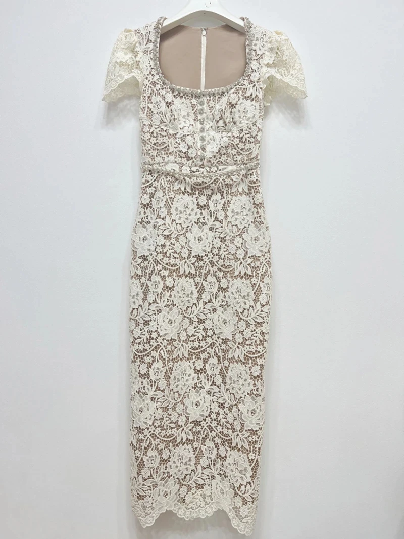 

Женское летнее платье-миди с квадратным вырезом и коротким рукавом