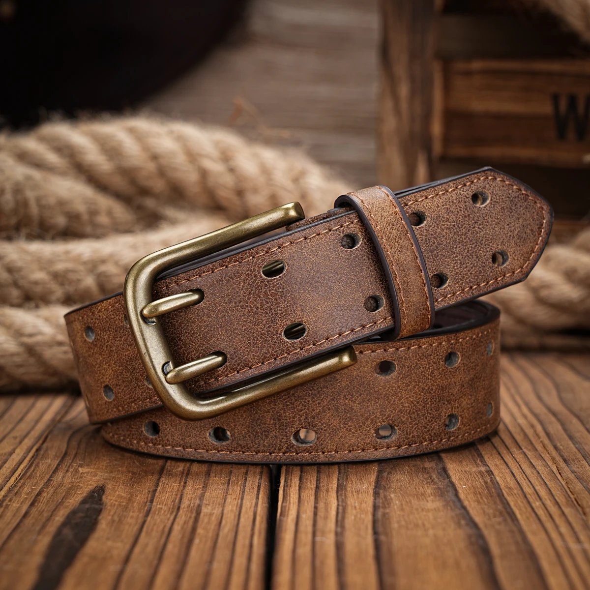 A men's and women's casual retro belt Western style! PU