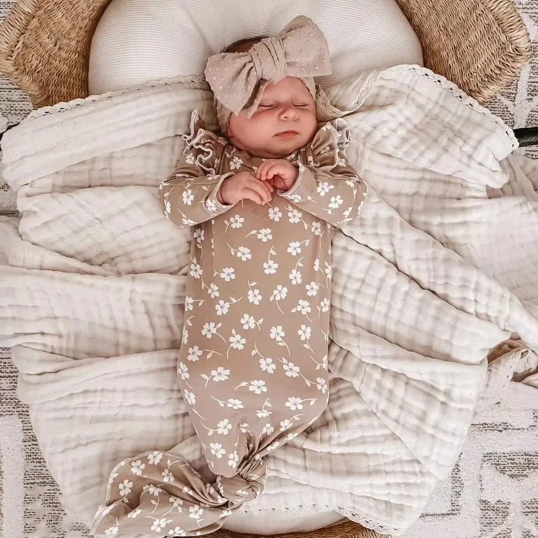 Newborn Baby Bath Towel 6 Layer Gauze Muslin Swaddle Cotton Receive Blankets Swaddling Wrap Lace Langer New Born Diapers Bedding 2