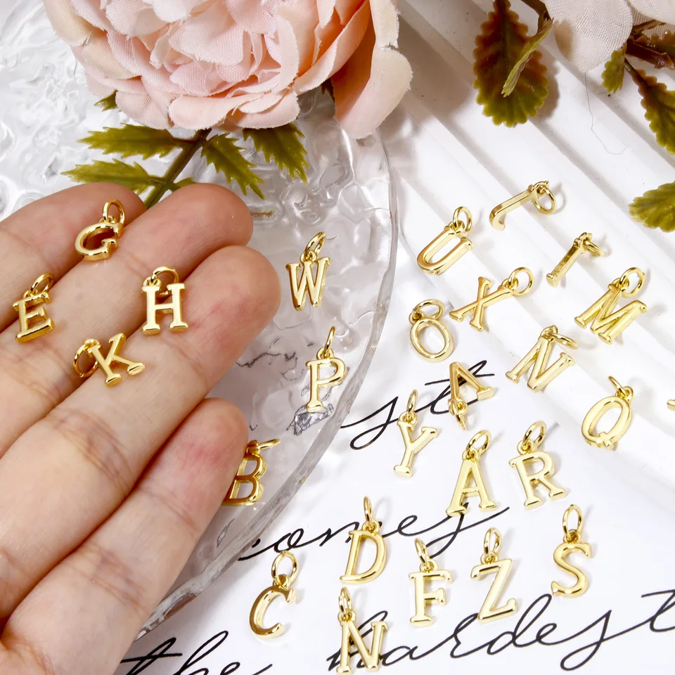 5 ピース真鍮チャーム 18K ゴールドメッキ大文字アルファベット