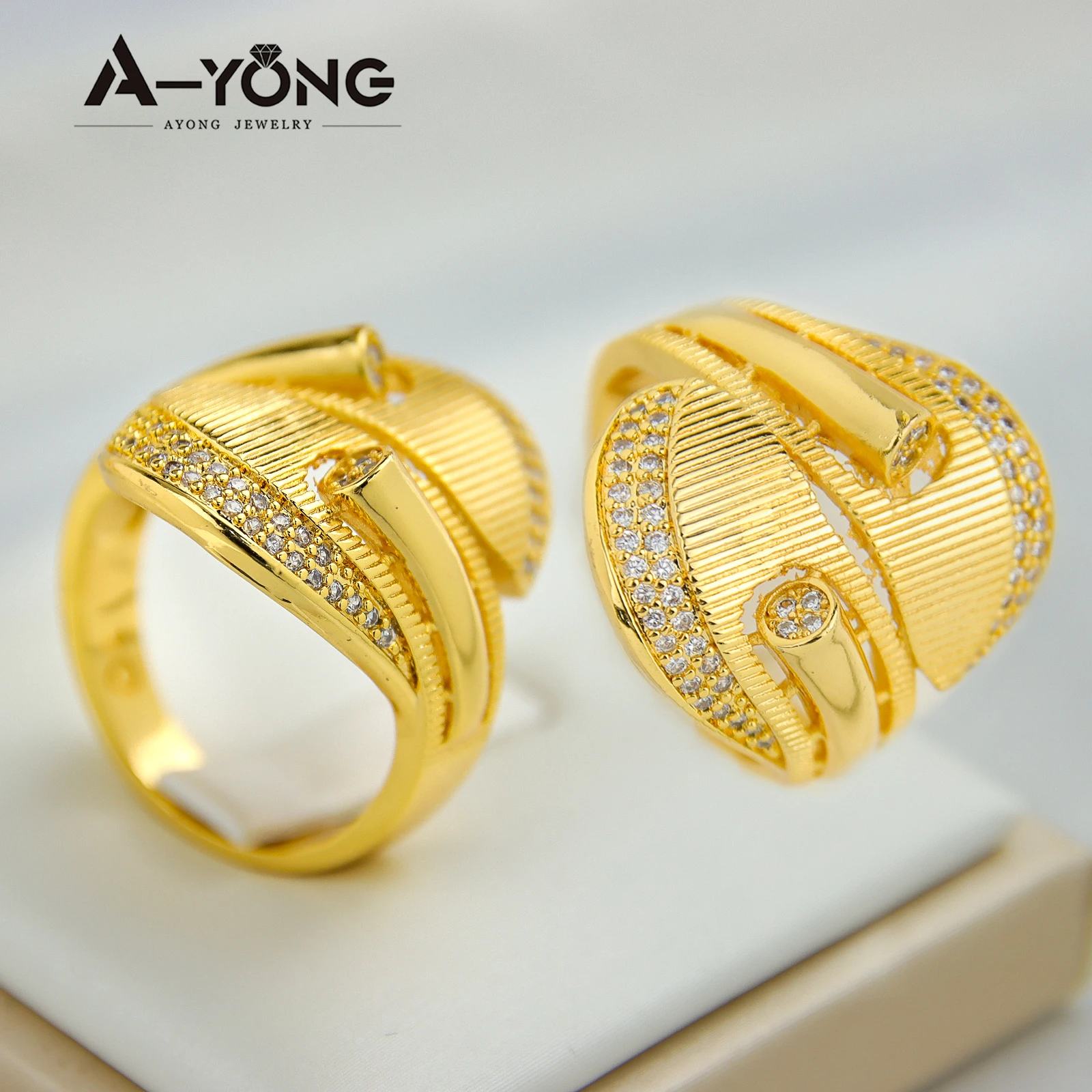 18K (saudi gold) (本物 )サウジゴールドピアス 18K (saudi gold) (本物 )サウジゴールドピアス 18K (saudi gold