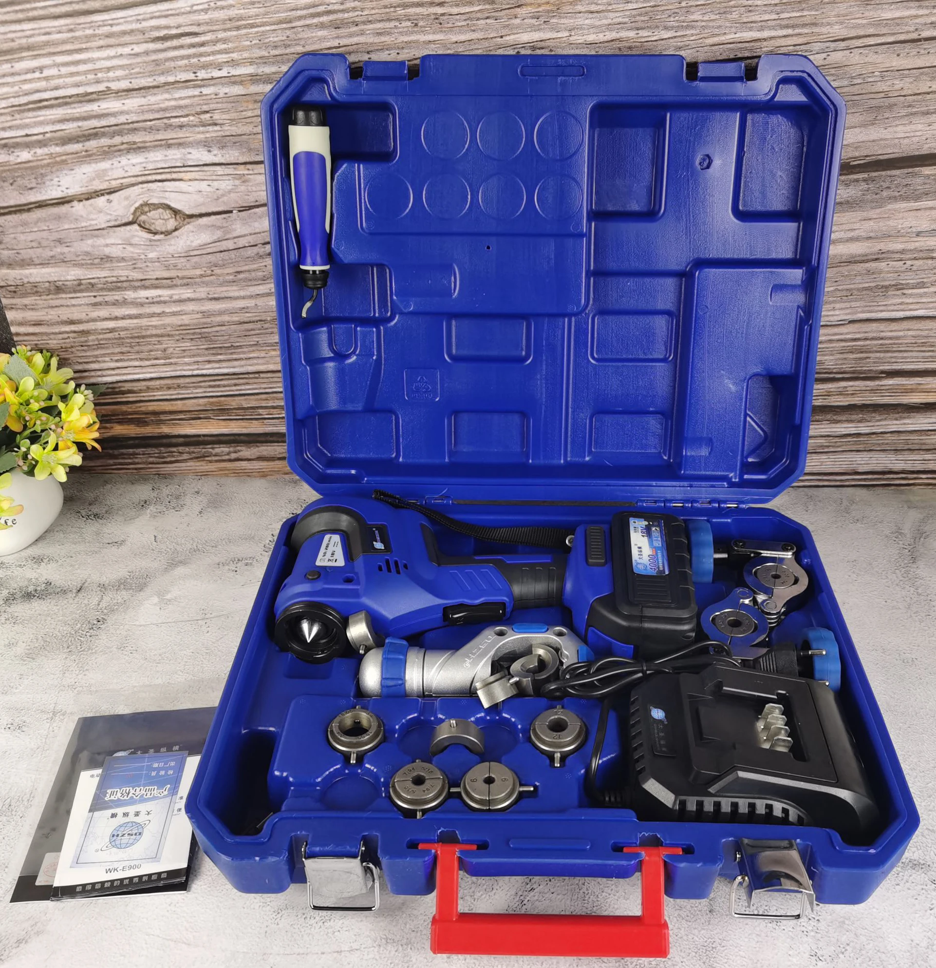 Electric Flaring Tool Kit with Scraper Tube cutter Spare Battery Steel Bar CT-E800A Refrigeration eccentric cone cordless tool