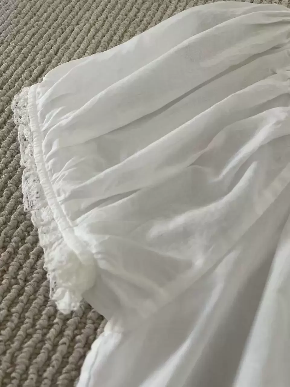 Camicetta Bianca da Donna con Cuciture in Pizzo, Ricamo Floreale, Collo Tondo, Maniche a Sbuffo, Vestibilità Ampia, 100% Cotone - immagine 6