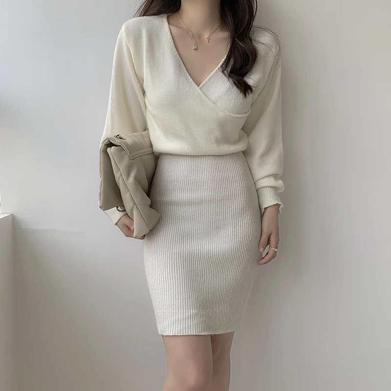 

Sexy V-Neck Cross Knitted Dress Bodycon Mini Long Sleeve Fall 2023 White Elegant Black Korean Sweater Slim Femme Robe Vintage