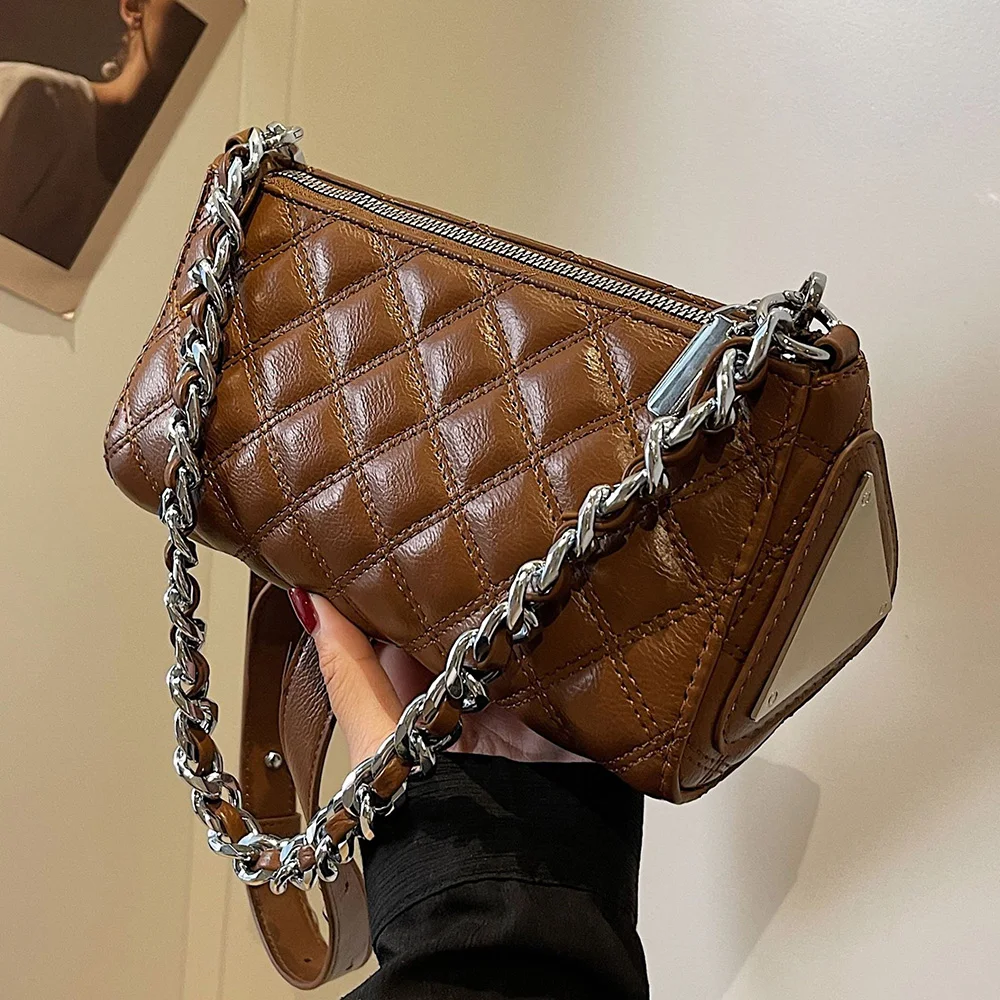 

Vintage Texture Chains Underarm Bags for Women Chic Design Triangle Shape Handbags Casual Simple Crossbody Shoulder Bag
