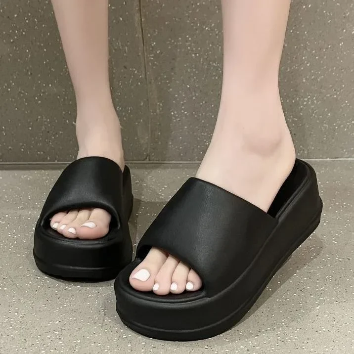 thumbnail image 1 of Zapatillas de verano de suela gruesa para mujer, cómodas, de suela suave, para el baño, para el hogar, antideslizantes, zapatillas de suela gruesa de una palabra para mujer, 1 of 5