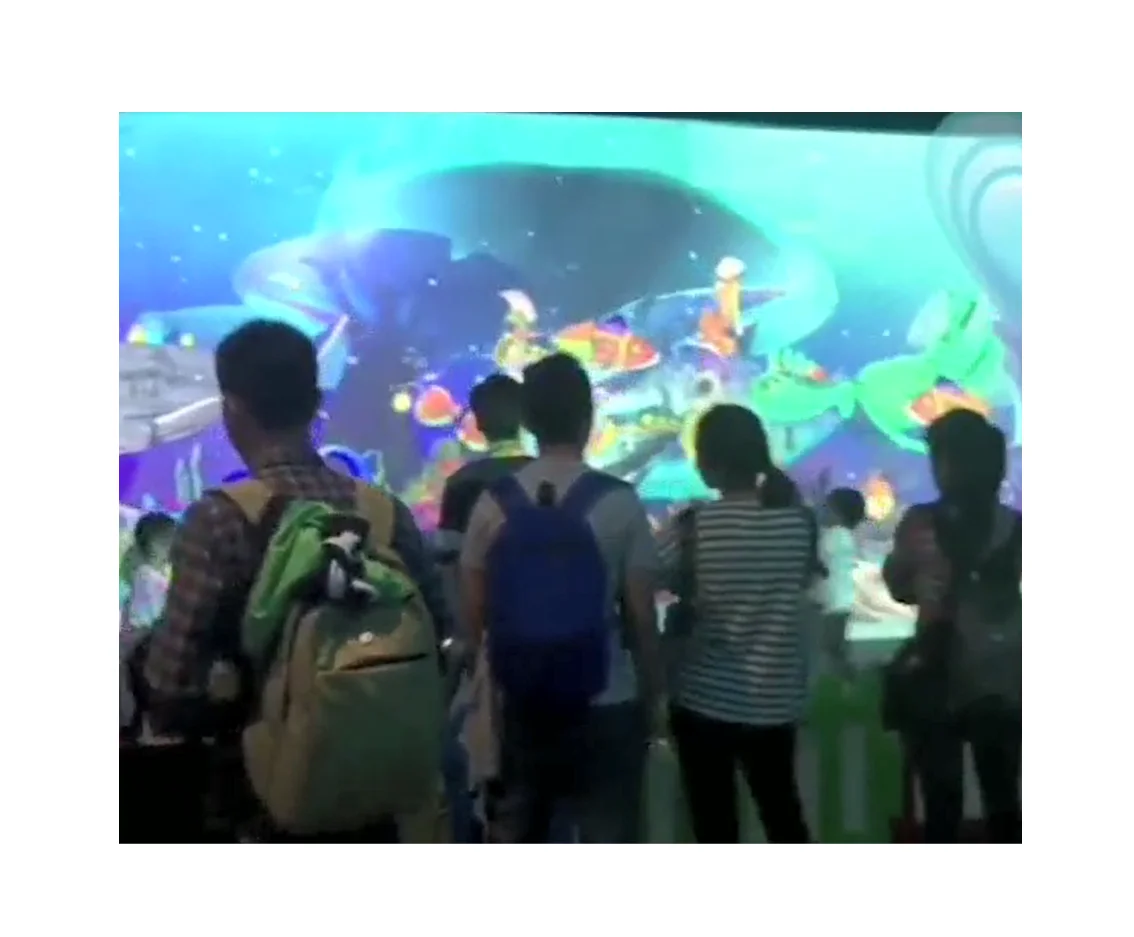 Large screen wireless sensor interactive wall projection games kids interactive wall magic ball shooting game
