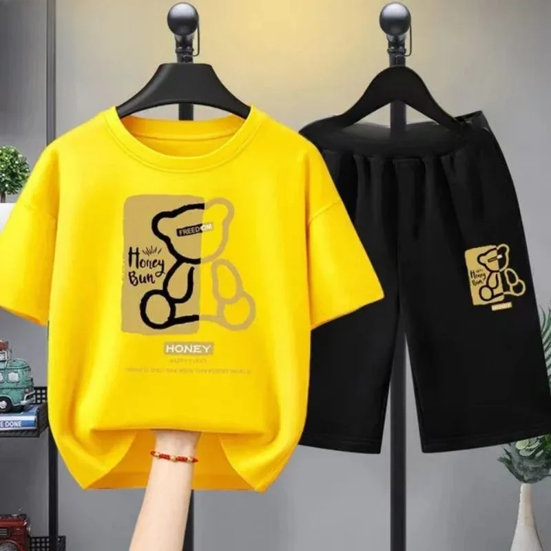 thumbnail image 1 of Conjunto de ropa para niños y adolescentes con estampado de oso de marca, camiseta de cuello redondo y traje corto de 2 piezas, informal, de verano, para niñas y bebés, 1 of 5