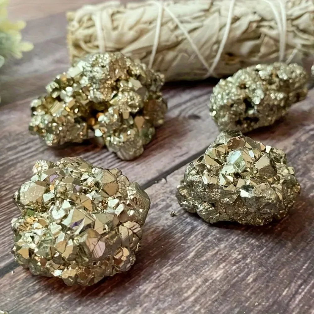 Amas de spécimens minéraux de pyrite brute – Image 4