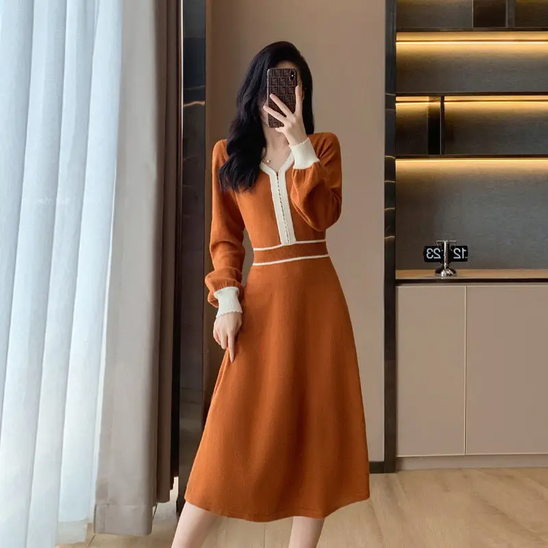

French Vintage V-neck Knitted Dress For Women's 2023 Autumn/Winter New Fashion And Elegance Versatile Bottom Woolen Skirt