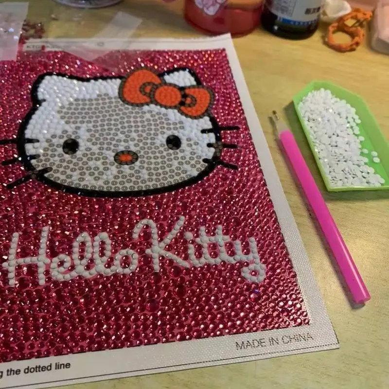 ハローキティ ダイヤモンド お値段はニャンと2,000万円超え！ハローキティの豪華ダイヤモンド