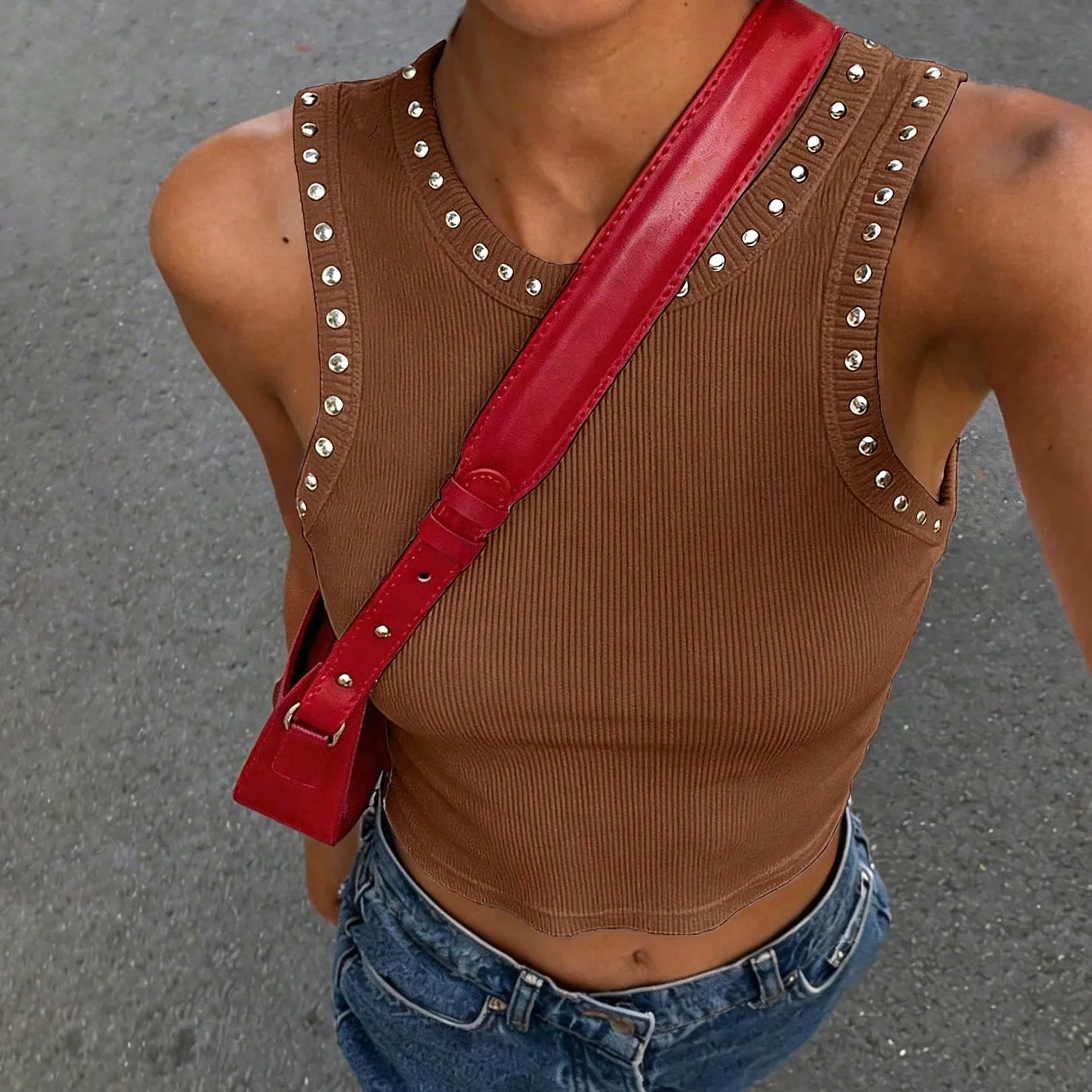 Y2K Rivet Trim Ribbed Crop Tank Top Sleeveless Round‑neck Slim Fit Brown Punk Streetwear Casual Cropped Vest Party Club Top