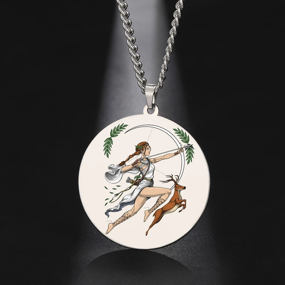Pendentif Artémis multicolore sur fond sombre