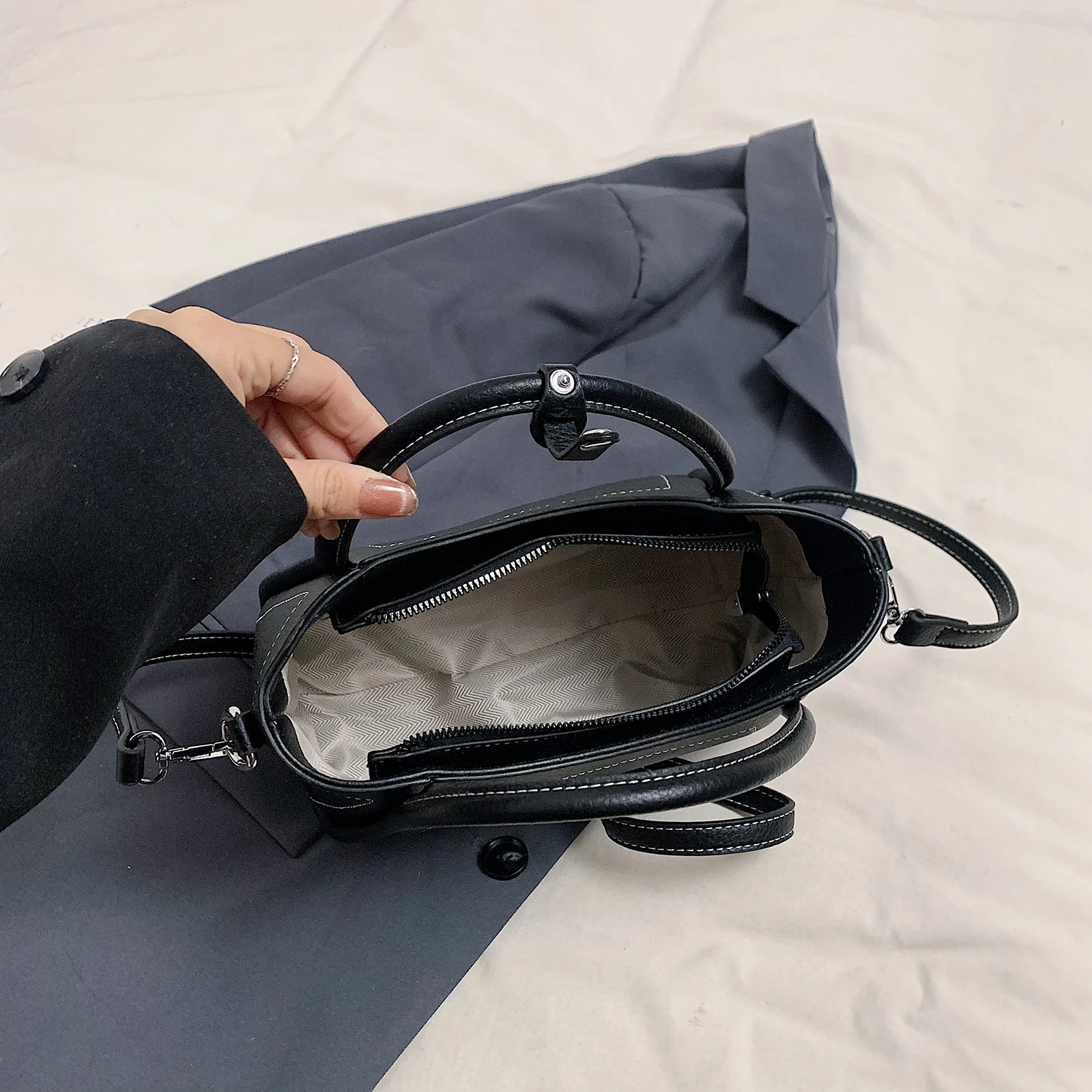 Outdoor Travel Bag Solid Color Casual Commuter Bag Large Casual Tote Handbags for Girls Woman Birthday Gifts