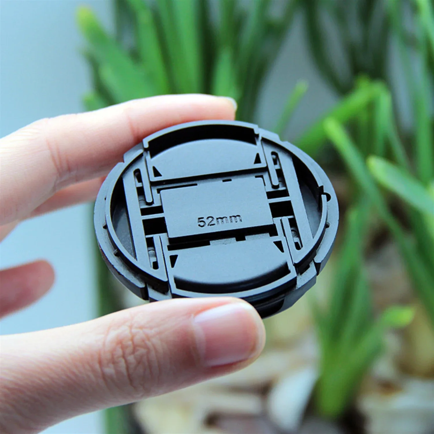 Universal Snap-On Center-Pinch Camera Lens Cap Cover