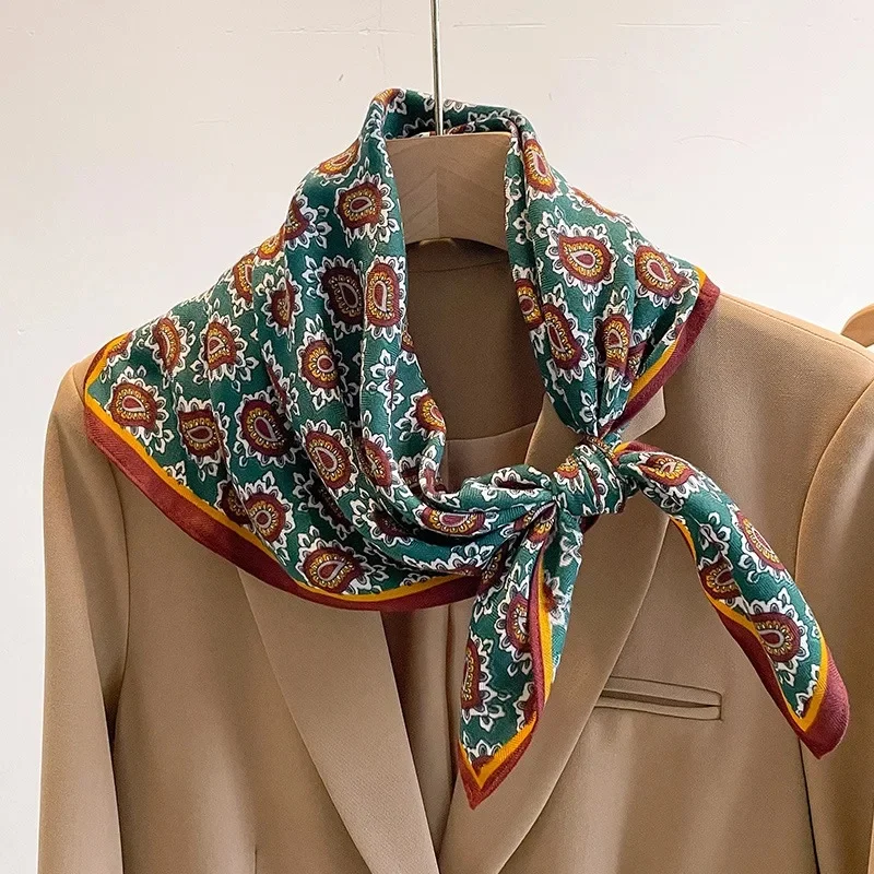 Variant cashew flower-hole Green